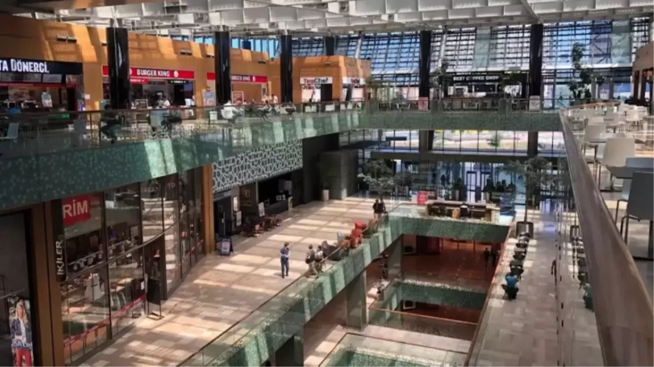 One of Istanbul's Tallest Buildings to Close Down: Sapphire Shopping Mall