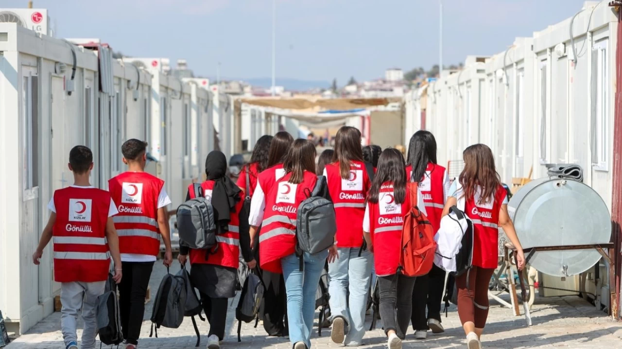 "Turkish Red Crescent Honors Volunteers at International Awards Gala"