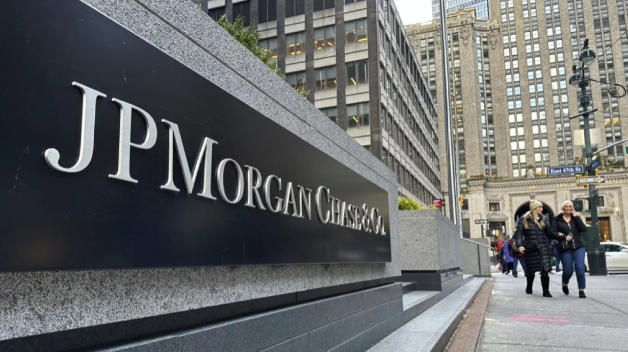 JPMorgan's Net Income Surges 50% to $14 Billion, Beating Expectations; Other Major Lenders Report Standout Earnings