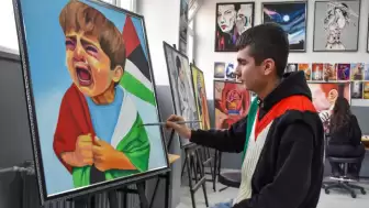 High school students in Van draw attention to Gaza crisis through oil paintings, plan exhibition.