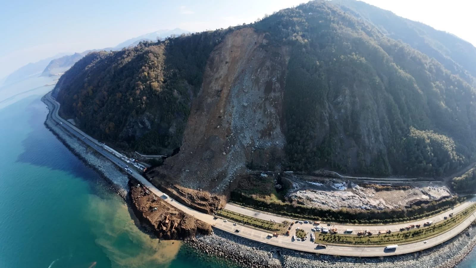 Artvin Landslide Displaces 100,000 Tons: Earthquake Link Investigated