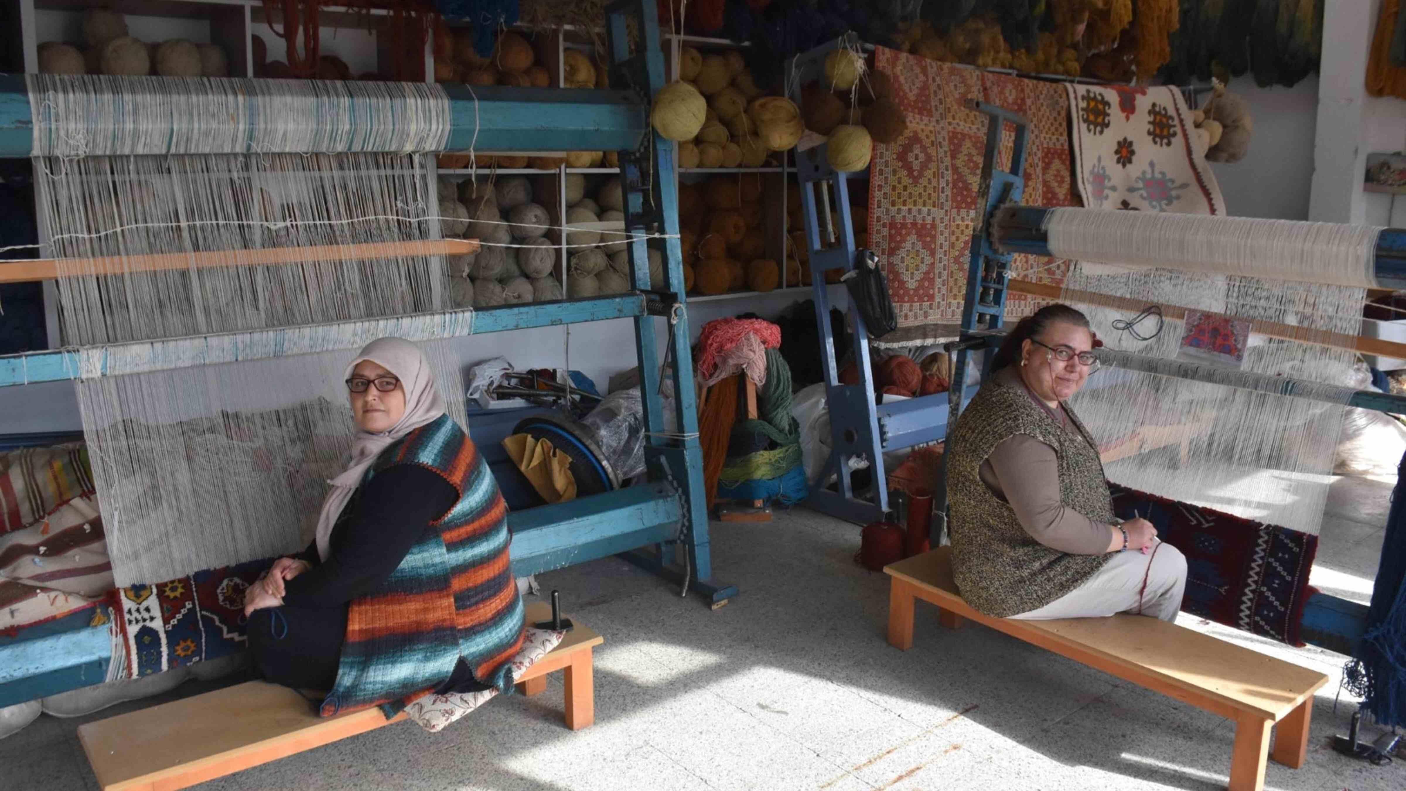 Bergama women preserve art of carpet weaving