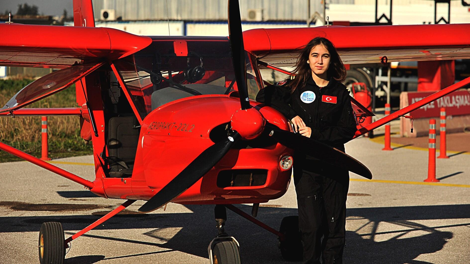 High school student achieves solo flight as youngest female pilot in Türkiye